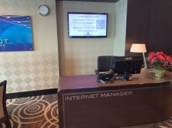 Norwegian Breakaway Internet Cafe picture