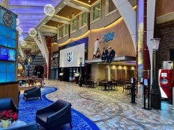 Oasis of the Seas Royal Promenade picture