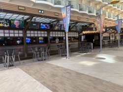 Oasis of the Seas Playmakers Bar picture