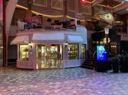 Oasis of the Seas Royal Promenade picture