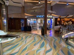 Oasis of the Seas Schooner Bar picture