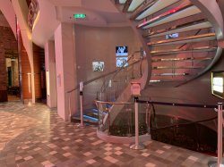 Oasis of the Seas Royal Promenade picture