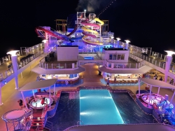 Norwegian Breakaway Main Pool picture