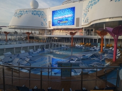 Wonder of the Seas Main Pool picture