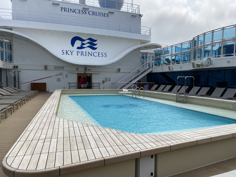 Sky Princess Retreat Pool Pictures