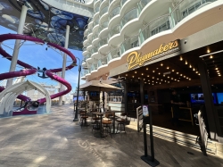 Symphony of the Seas Playmakers Bar picture