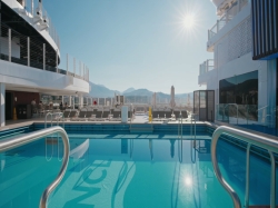 Norwegian Viva Main Pool picture