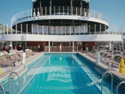 Norwegian Viva Main Pool picture