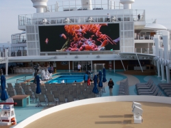 Norwegian Encore Pool picture