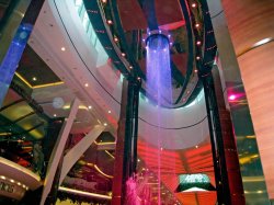 Oasis of the Seas Rising Tide Bar picture