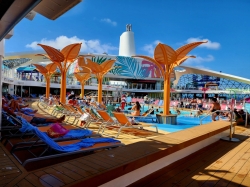 Utopia of the Seas Main Pool picture