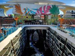 Utopia of the Seas Main Pool picture