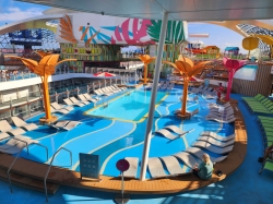 Utopia of the Seas Main Pool picture