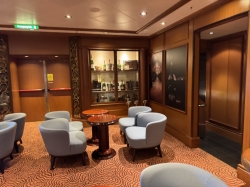 Queen Elizabeth Midships Bar picture