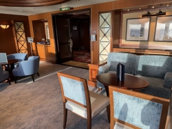 Queen Elizabeth Admirals Lounge picture