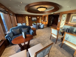 Queen Elizabeth Admirals Lounge picture