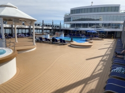 Norwegian Jewel Sapphire Pool picture