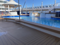 Norwegian Jewel Sapphire Pool picture