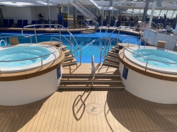 Norwegian Jewel Sapphire Pool picture