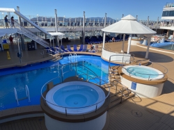 Norwegian Jewel Sapphire Pool picture