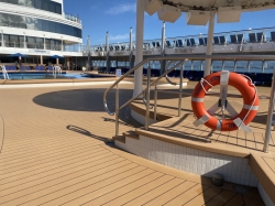 Norwegian Jewel Sapphire Pool picture