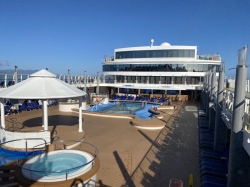 Norwegian Jewel Sapphire Pool picture