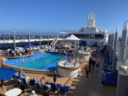 Norwegian Jewel Sapphire Pool picture