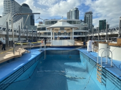 Norwegian Jewel Sapphire Pool picture