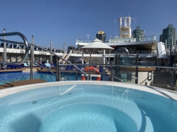 Norwegian Jewel Sapphire Pool picture