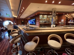 Freedom of the Seas Schooner Bar picture