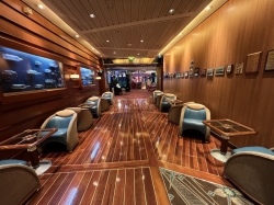 Freedom of the Seas Schooner Bar picture