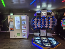 Symphony of the Seas Playmakers Bar picture