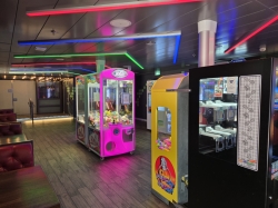 Symphony of the Seas Playmakers Bar picture