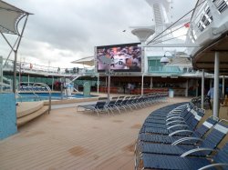 Vision of the Seas Main Pool picture