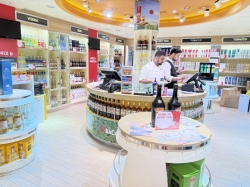 Carnival Breeze Fun Shops picture