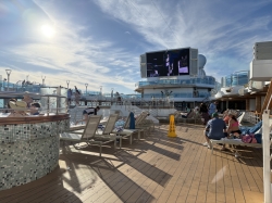 Regal Princess Fountain Pool picture