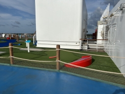 Mini-Golf Spa Deck picture