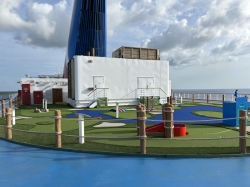 Mini-Golf Spa Deck picture