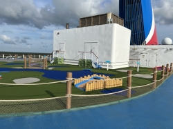 Mini-Golf Spa Deck picture