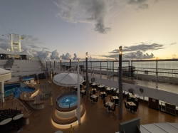 Norwegian Star Oasis Pool picture