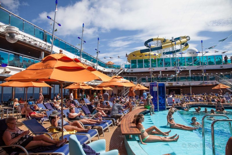 Carnival Dream Waves Pool Pictures