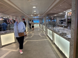 Majestic Princess World Fresh Marketplace picture Uploaded in 2025 Photo courtesy of Scott Weinfeld. Majestic Princess World Fresh Marketplace picture