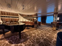 Icon of the Seas Schooner Bar picture