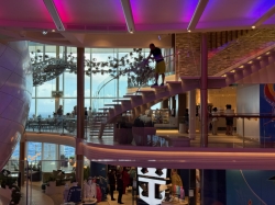 Icon of the Seas Pearl Cafe picture