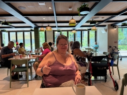 Icon of the Seas Park Cafe picture