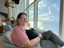 Icon of the Seas Pearl Cafe picture