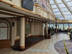 Queen Elizabeth The Garden Lounge picture