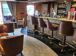 Queen Elizabeth The Grills Lounge picture