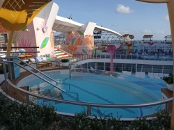 Wonder of the Seas Main Pool picture