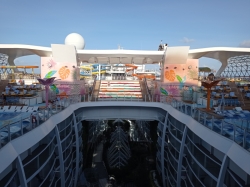 Wonder of the Seas Main Pool picture